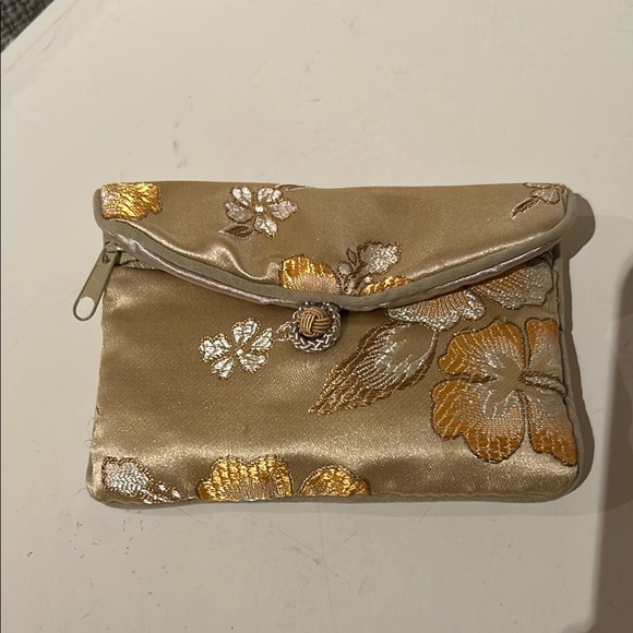 Elegant Pearl Necklace Set - Picture 5 of 8